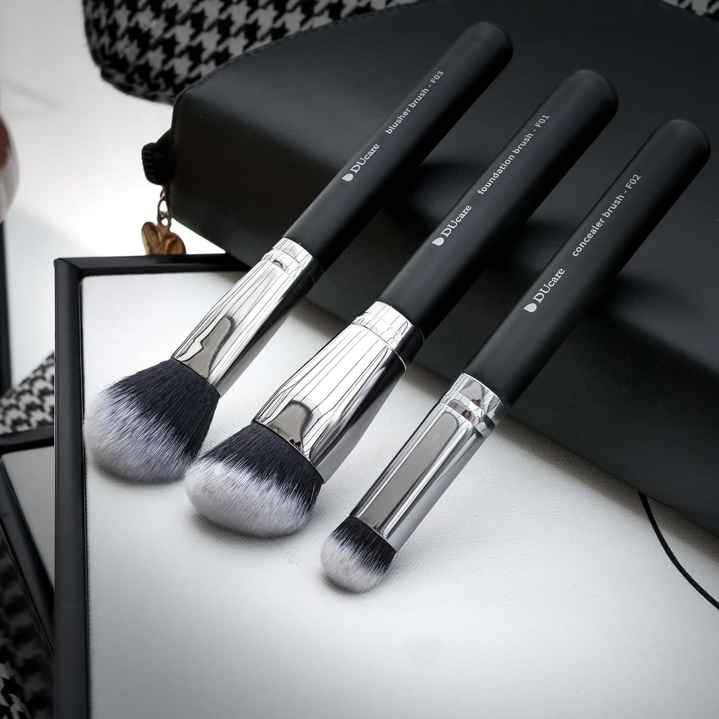 Makeup Kabuki Brushes 3Pcs Foundation Contour Brush& Concealer Brush under Eye& Blusher Brush Face Blush Bronzer Travel Buffing Stippling Contour Liquid Blending Makeup Brush Set Black
